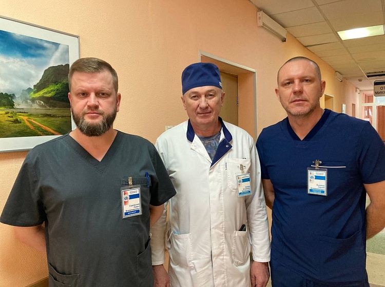 Хирурги КМХЦ продолжают помогать бойцам ЛНР
